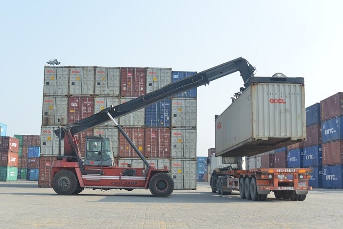 Những lưu ý khi bốc xếp vận chuyển hàng hóa bằng container